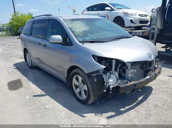 5TDZK3DC2GS728241 2016 TOYOTA SIENNA - Image 1