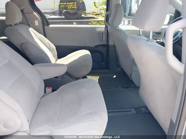 5TDZK3DC2GS728241 2016 TOYOTA SIENNA - Image 8