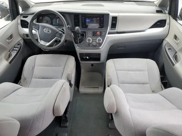 5TDZK3DC2GS730068 2016 TOYOTA SIENNA - Image 8