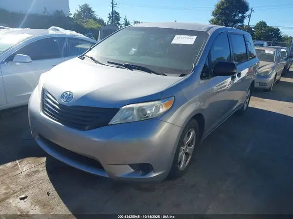 5TDZK3DC2GS743662 2016 TOYOTA SIENNA - Image 2