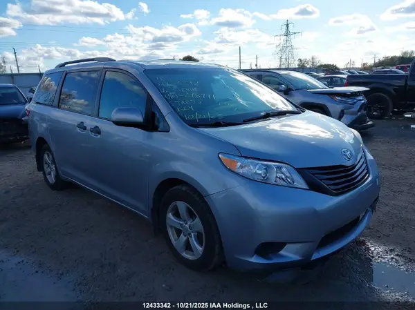 5TDZK3DC3GS698991 2016 TOYOTA SIENNA - Image 1