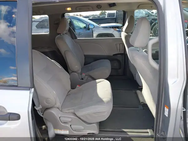 5TDZK3DC3GS698991 2016 TOYOTA SIENNA - Image 8