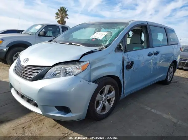 5TDZK3DC3GS707382 2016 TOYOTA SIENNA - Image 2