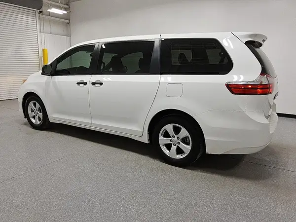 5TDZK3DC3GS712792 2016 TOYOTA SIENNA - Image 2