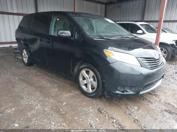 5TDZK3DC3GS715661 2016 TOYOTA SIENNA - Image 1