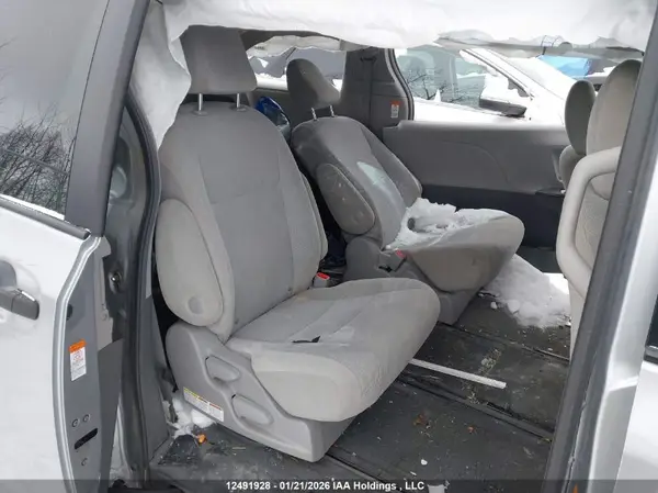 5TDZK3DC3GS720679 2016 TOYOTA SIENNA - Image 8