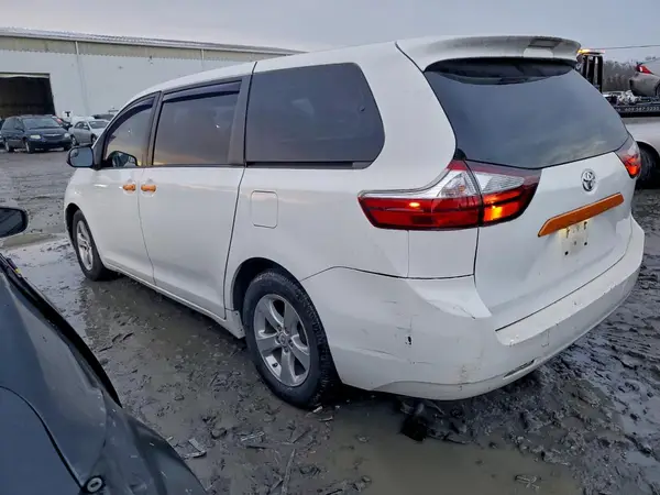 5TDZK3DC3GS736882 2016 TOYOTA SIENNA - Image 2