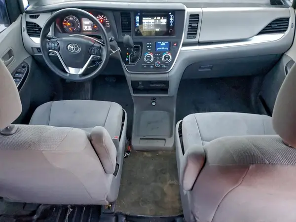 5TDZK3DC3GS736882 2016 TOYOTA SIENNA - Image 8