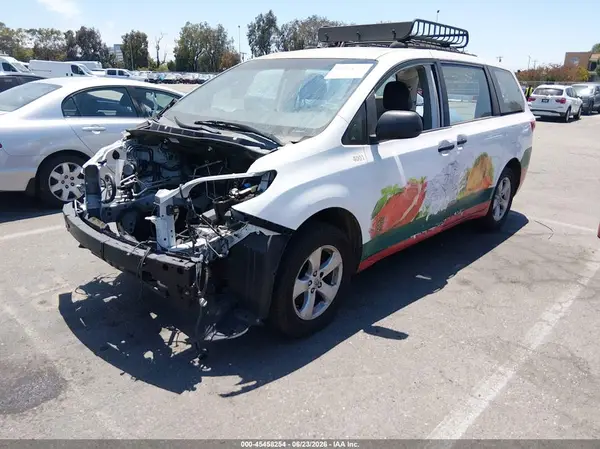 5TDZK3DC3GS757375 2016 TOYOTA SIENNA - Image 2