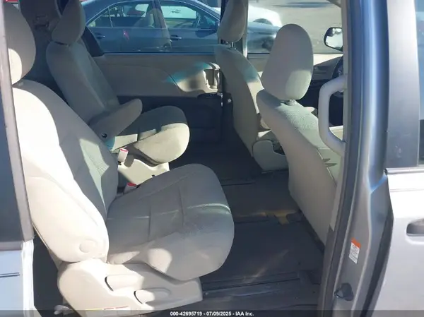 5TDZK3DC4GS695422 2016 TOYOTA SIENNA - Image 8