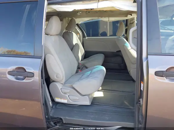 5TDZK3DC4GS713272 2016 TOYOTA SIENNA - Image 8