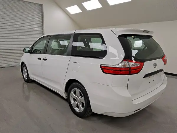5TDZK3DC4GS722117 2016 TOYOTA SIENNA - Image 2