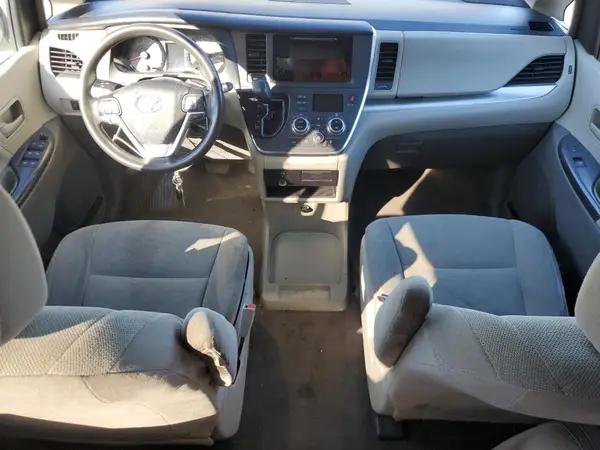 5TDZK3DC4GS731495 2016 TOYOTA SIENNA - Image 8