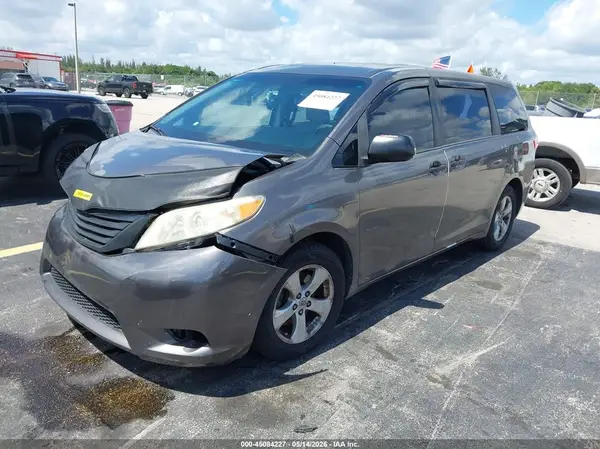 5TDZK3DC4GS743484 2016 TOYOTA SIENNA - Image 2