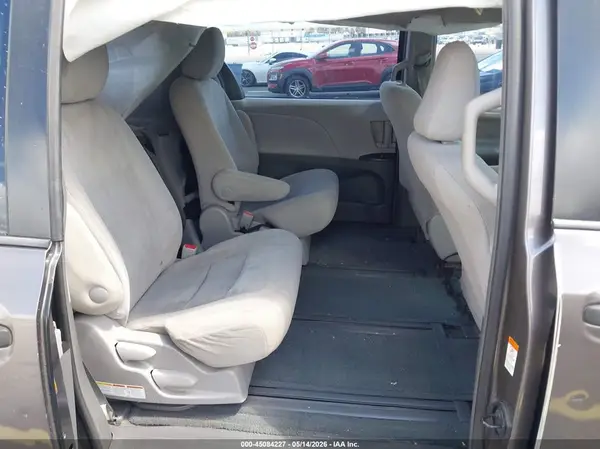 5TDZK3DC4GS743484 2016 TOYOTA SIENNA - Image 8