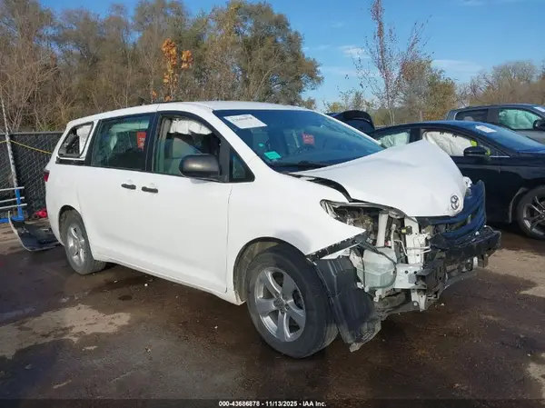 5TDZK3DC4GS758714 2016 TOYOTA SIENNA - Image 1