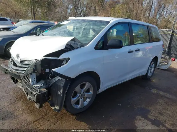 5TDZK3DC4GS758714 2016 TOYOTA SIENNA - Image 2