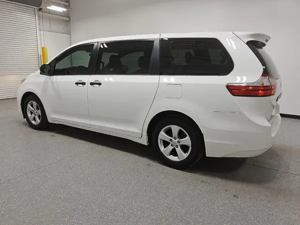 5TDZK3DC5GS698961 2016 TOYOTA SIENNA - Image 2