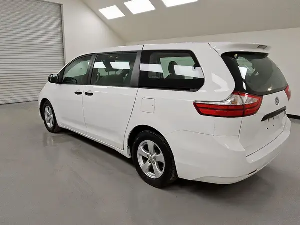 5TDZK3DC5GS700871 2016 TOYOTA SIENNA - Image 2