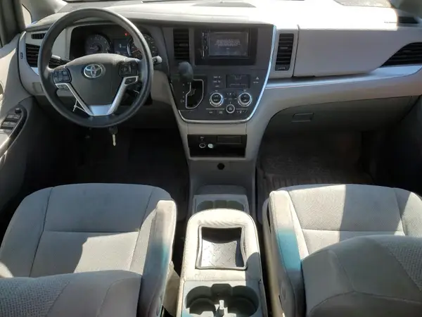 5TDZK3DC5GS701101 2016 TOYOTA SIENNA - Image 8