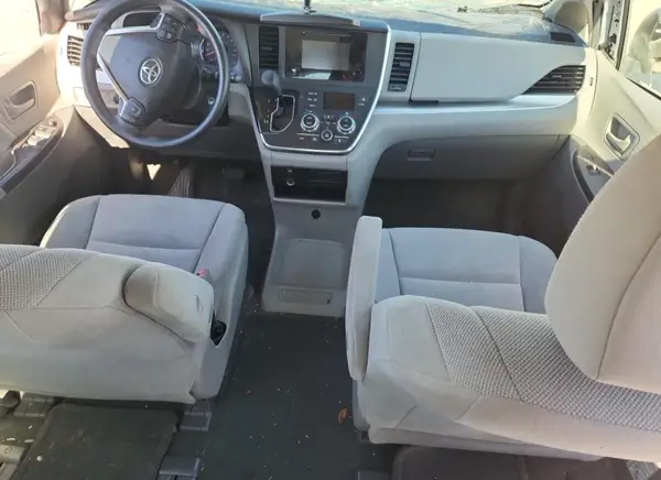 5TDZK3DC5GS713667 2016 TOYOTA SIENNA - Image 8