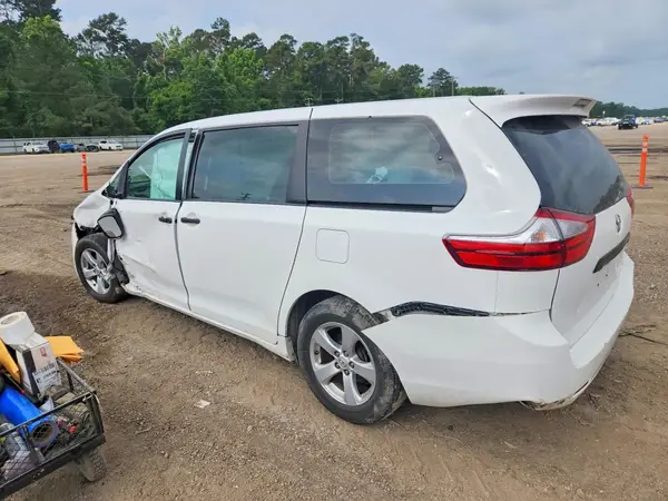 5TDZK3DC5GS731750 2016 TOYOTA SIENNA - Image 2