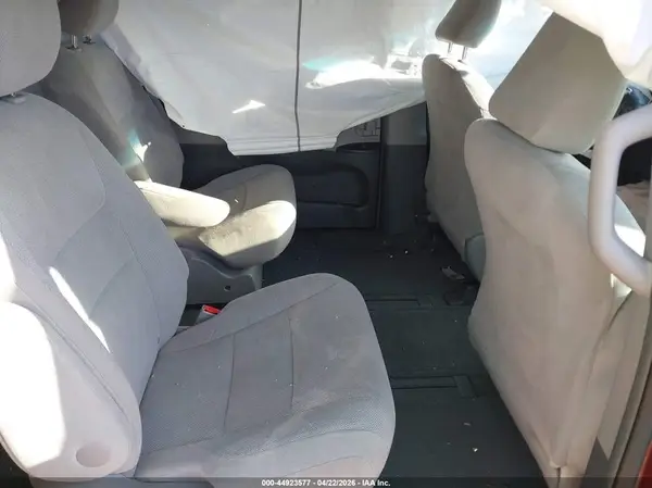 5TDZK3DC5GS733904 2016 TOYOTA SIENNA - Image 8