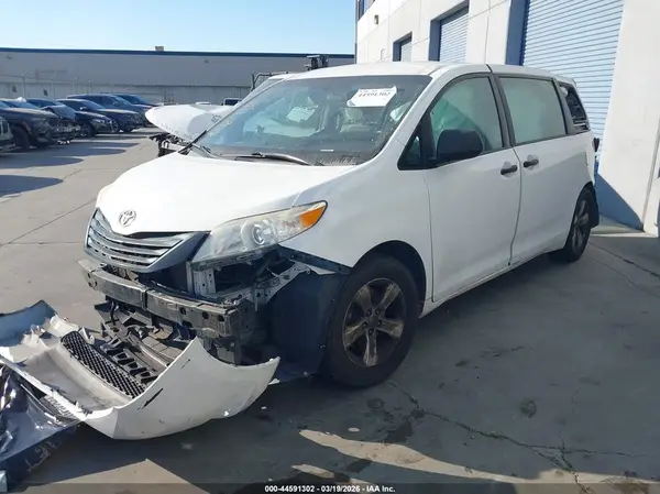 5TDZK3DC5GS735605 2016 TOYOTA SIENNA - Image 2