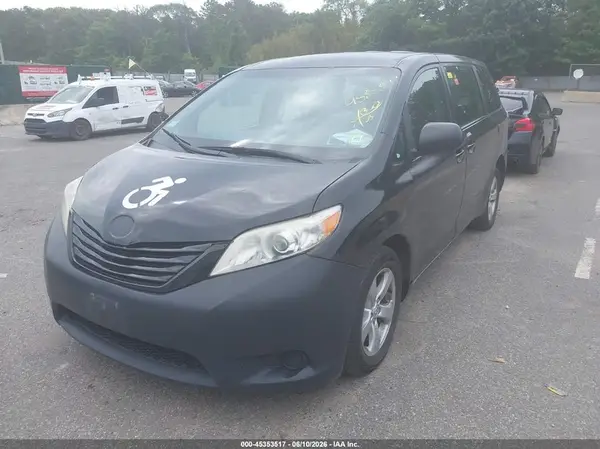 5TDZK3DC5GS754252 2016 TOYOTA SIENNA - Image 2