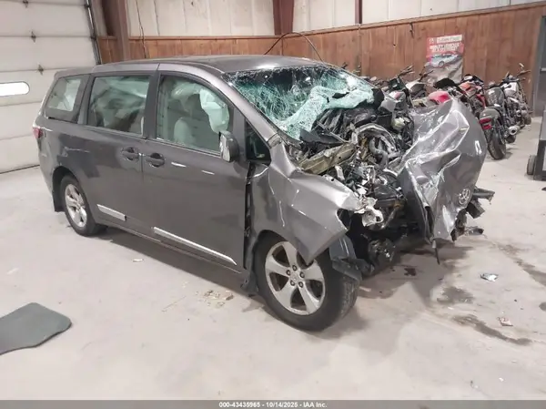 5TDZK3DC5GS759029 2016 TOYOTA SIENNA - Image 1