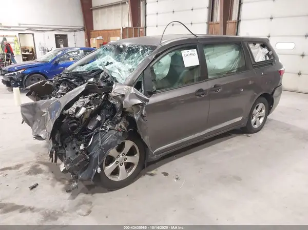 5TDZK3DC5GS759029 2016 TOYOTA SIENNA - Image 2