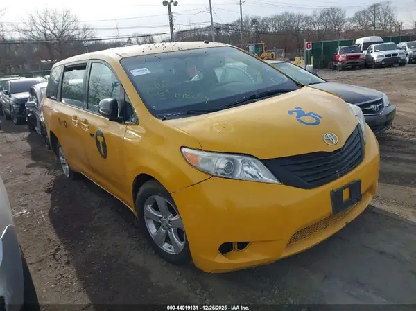 5TDZK3DC5GS761153 2016 TOYOTA SIENNA - Image 1