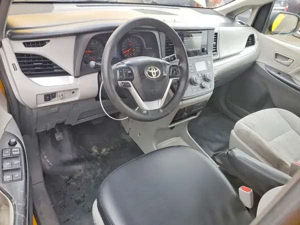 5TDZK3DC5GS763629 2016 TOYOTA SIENNA - Image 8