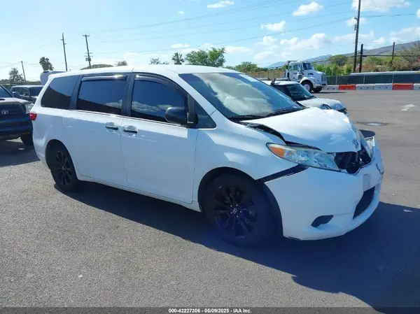 5TDZK3DC6GS692862 2016 TOYOTA SIENNA - Image 1