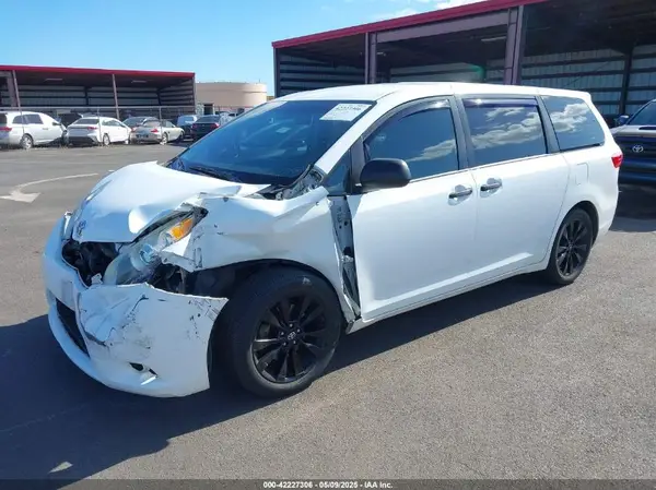 5TDZK3DC6GS692862 2016 TOYOTA SIENNA - Image 2