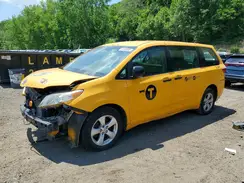 5TDZK3DC6GS700586 2016 TOYOTA SIENNA