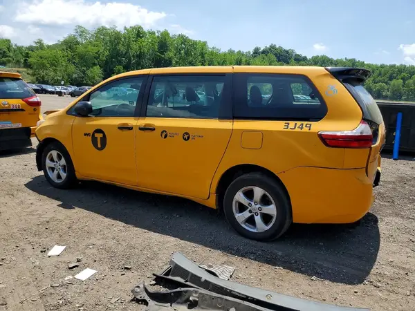 5TDZK3DC6GS700586 2016 TOYOTA SIENNA - Image 2