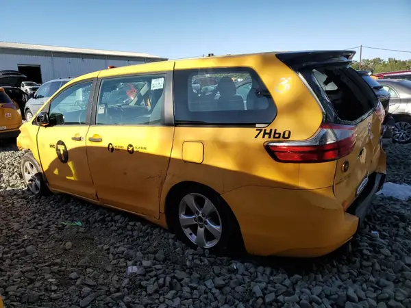 5TDZK3DC6GS703729 2016 TOYOTA SIENNA - Image 2
