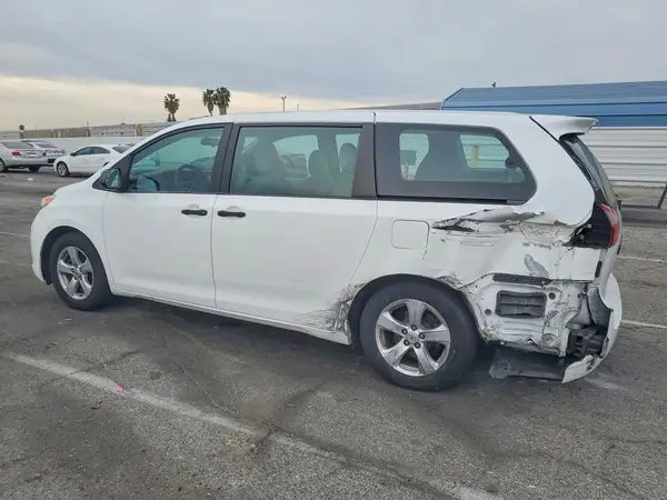5TDZK3DC6GS709014 2016 TOYOTA SIENNA - Image 2
