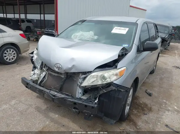 5TDZK3DC6GS717470 2016 TOYOTA SIENNA - Image 2