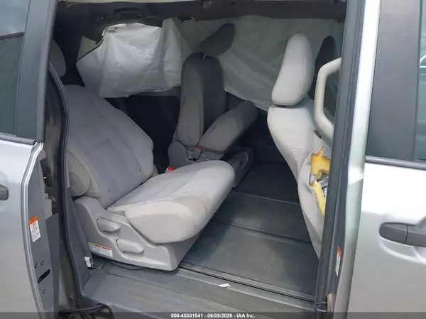 5TDZK3DC6GS717470 2016 TOYOTA SIENNA - Image 8