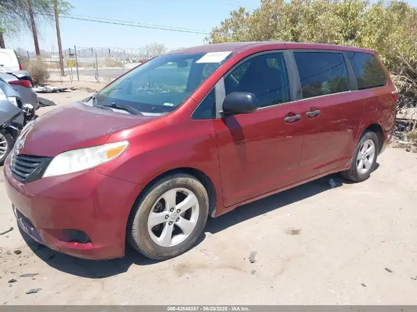 5TDZK3DC6GS724452 2016 TOYOTA SIENNA - Image 2
