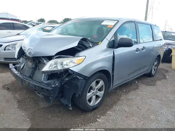5TDZK3DC6GS730865 2016 TOYOTA SIENNA - Image 2