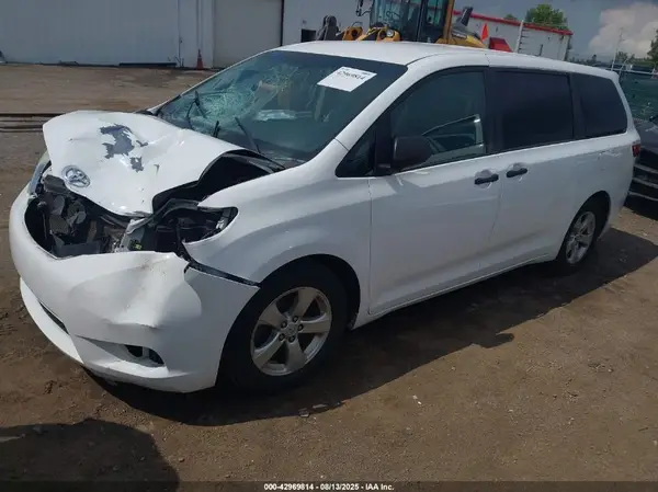 5TDZK3DC6GS731823 2016 TOYOTA SIENNA - Image 2