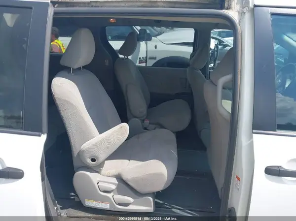 5TDZK3DC6GS731823 2016 TOYOTA SIENNA - Image 8