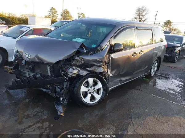 5TDZK3DC6GS740375 2016 TOYOTA SIENNA - Image 2