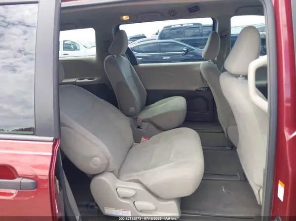 5TDZK3DC7GS704548 2016 TOYOTA SIENNA - Image 8