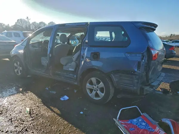 5TDZK3DC7GS716599 2016 TOYOTA SIENNA - Image 2