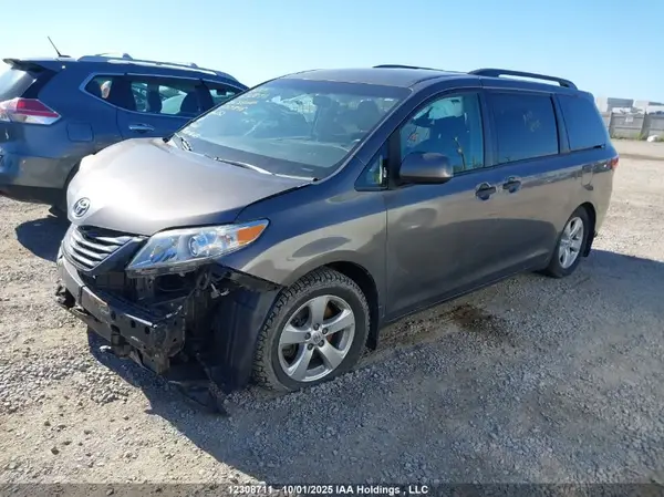 5TDZK3DC7GS717848 2016 TOYOTA SIENNA - Image 2