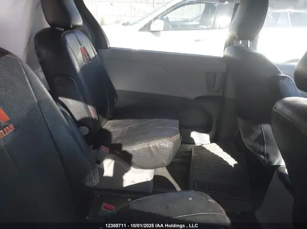 5TDZK3DC7GS717848 2016 TOYOTA SIENNA - Image 8